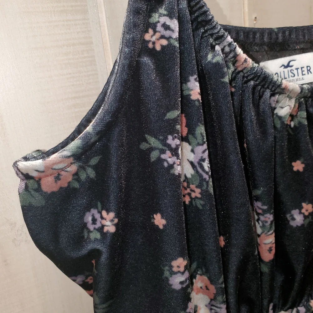 Hollister Velvet Dress Size M - NEW with Tags - Picture 6 of 9